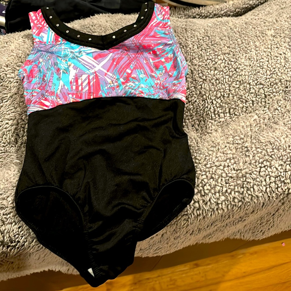 Black leotard girls size 4/5 XS w pink, turquoise, purple & white. Pre-loved🩷*2